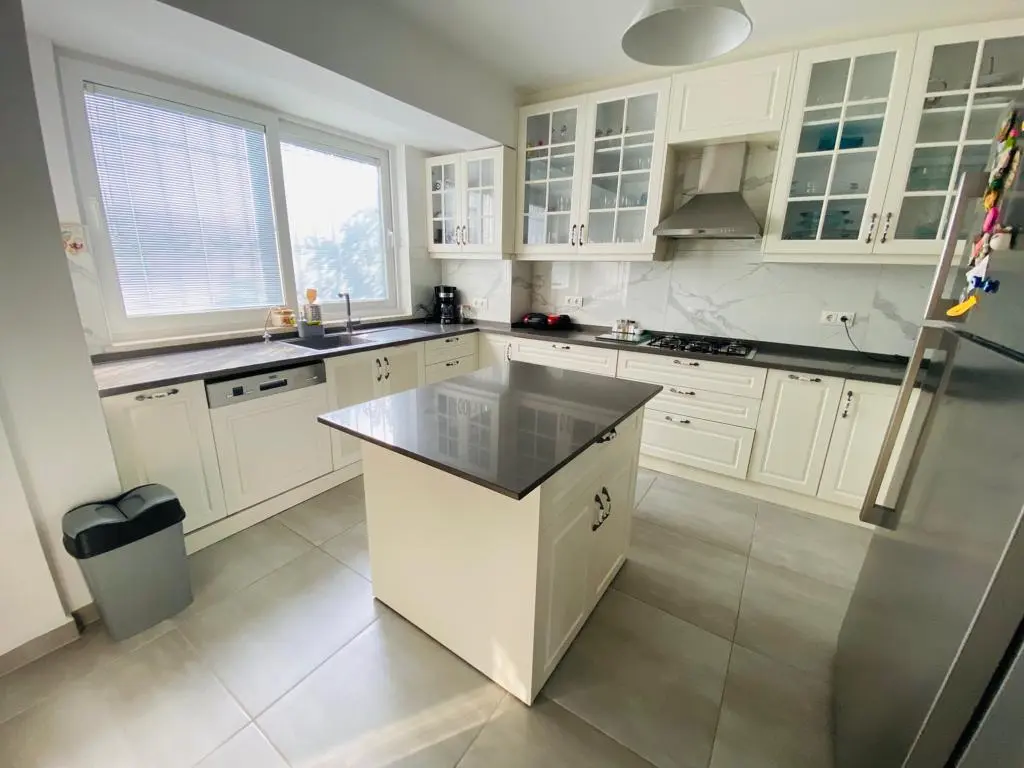Fitted kitchen